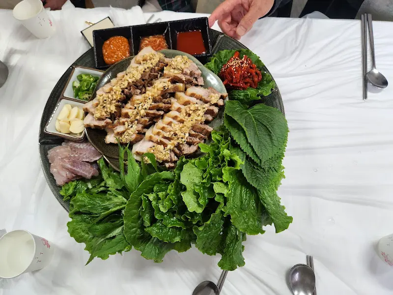 마늘보쌈 정식 한 상 차림