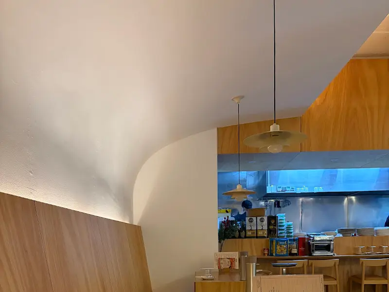 버니쉬 레스토 내부