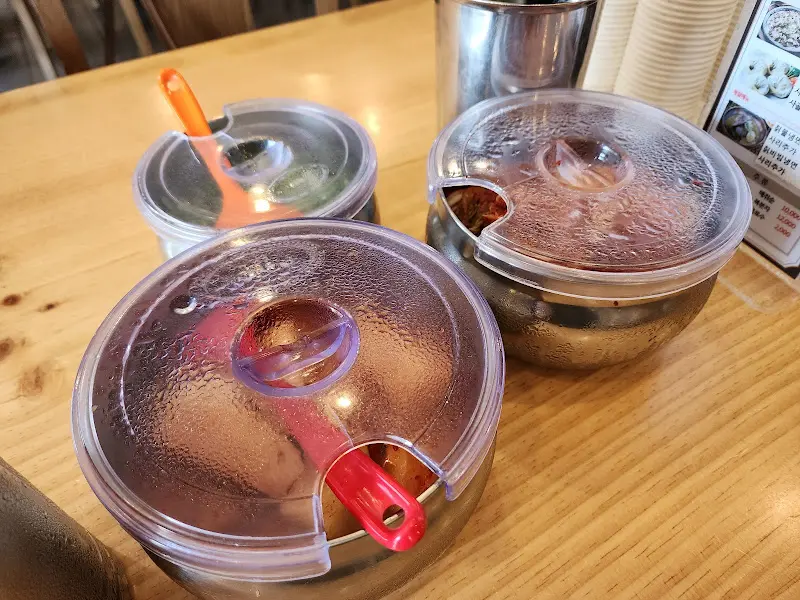 맛깔스러운 김치와 깍두기