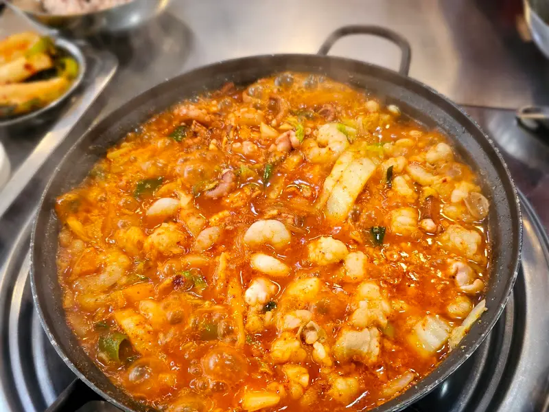 보글보글 끓고 있는 낙곱새