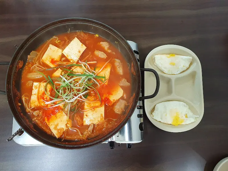 김치찌개와 계란 후라이