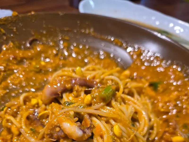 새우찜과 파스타 면