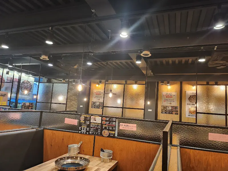 넓고 깔끔한 내부