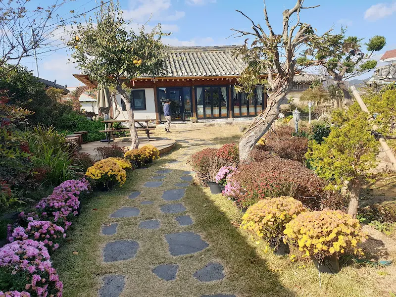 느루 카페 정원