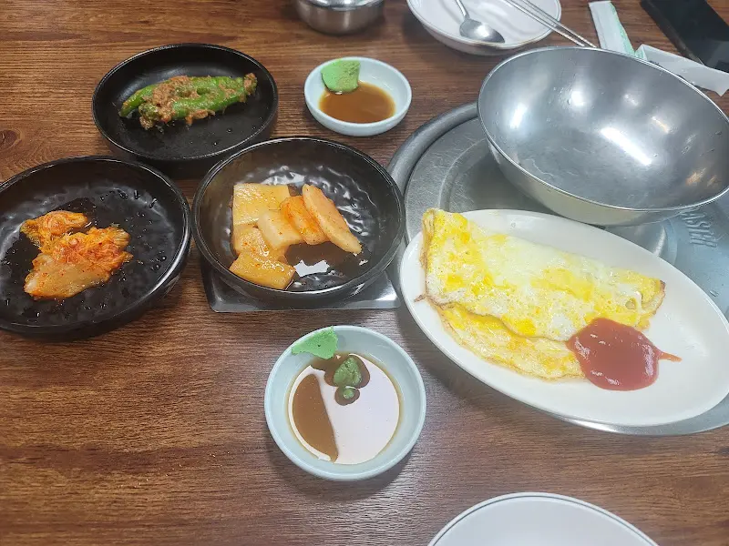 뼈해장국과 함께 나오는 밑반찬