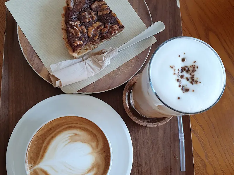 이목흑당라떼와 호두파이