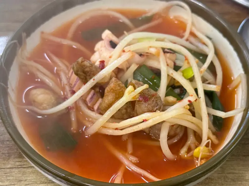 오징어 해물탕 속 오징어, 콩나물, 미더덕