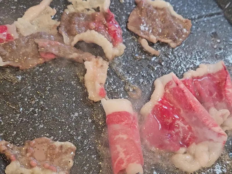 구워지는 차돌박이