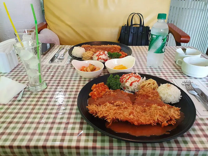 돈가스 전체 상차림