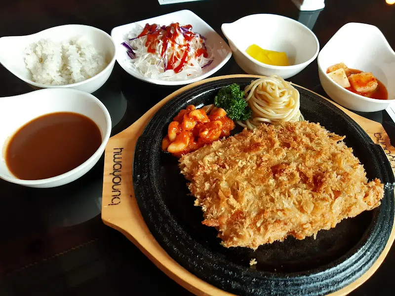 돈가스 썰기 전