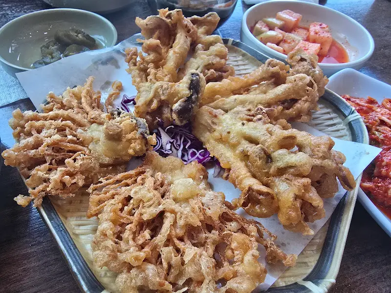 바삭한 식감이 일품인 버섯 튀김