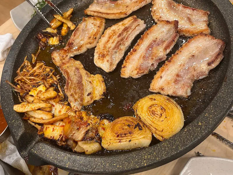 삼겹살과 구운 김치