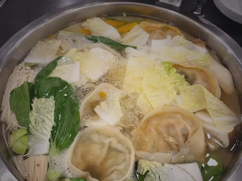 만두전골 끓는 모습