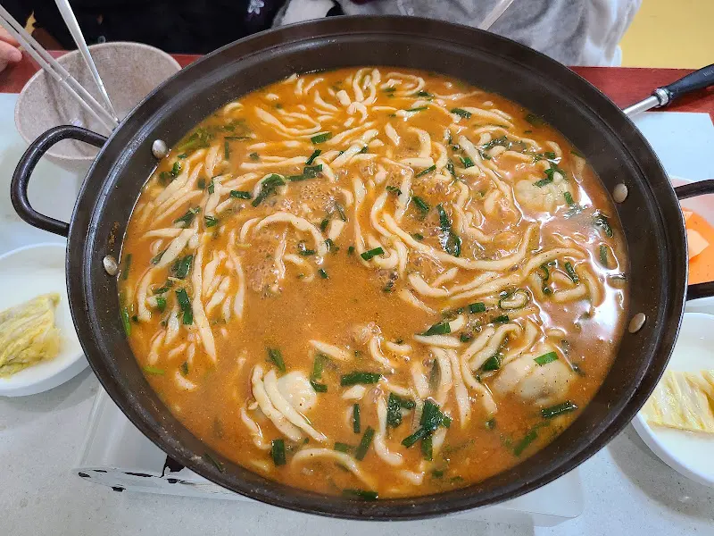 추어칼국수 전체 모습