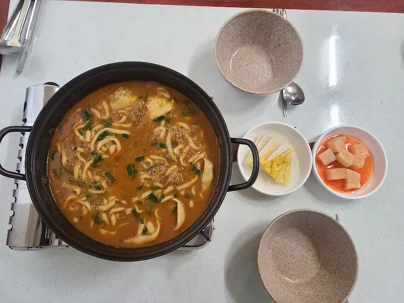 추어칼국수 한 상 차림