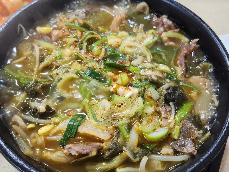 보글보글 끓는 수구레국밥