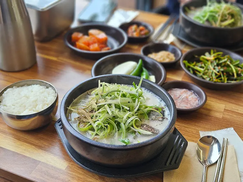 깔끔하게 차려진 한 상 차림