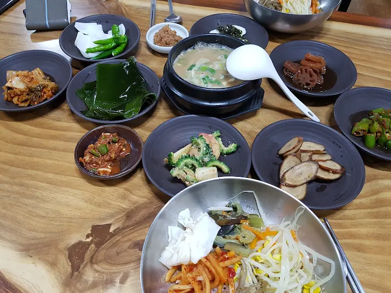 푸짐한 보리밥 한 상 차림