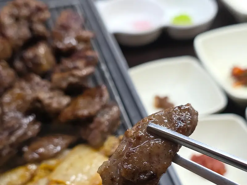 다몽집의 깍둑 가브리살을 음미하는 순간