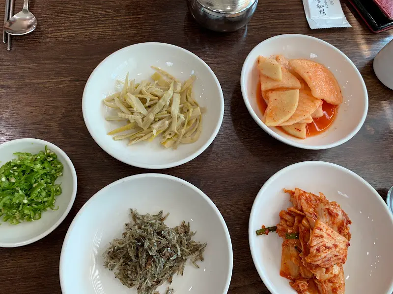 푸짐한 밑반찬 항공샷