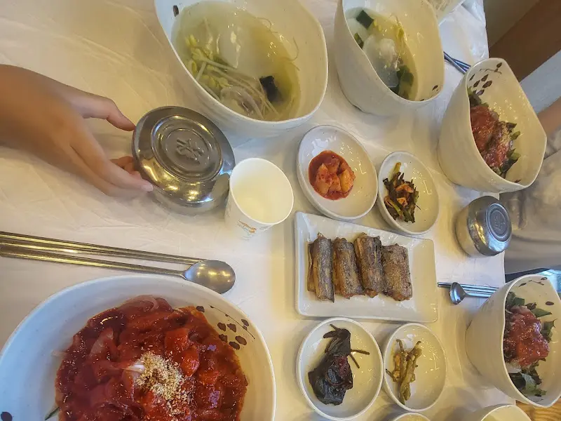 푸짐한 비빔밥 정식