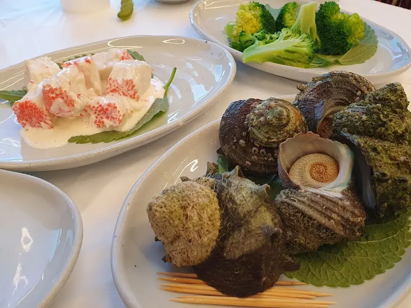 다채로운 해산물 곁들임