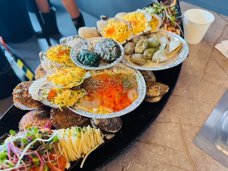 푸짐한 조개 한 상 차림