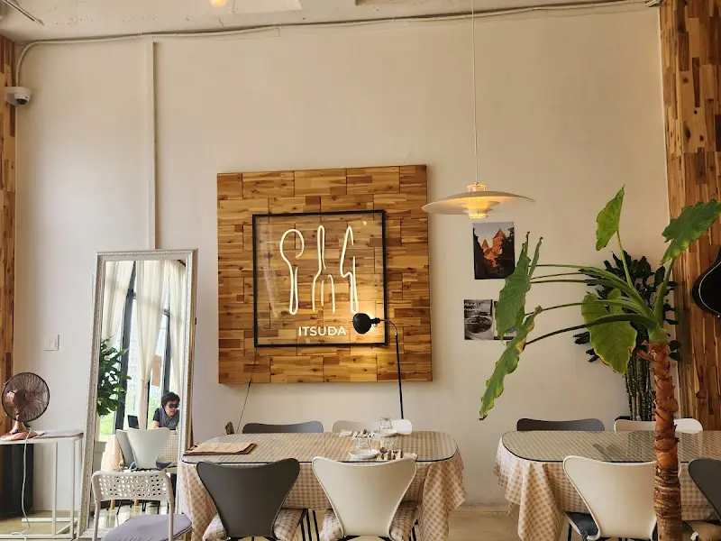 잇수다 내부 인테리어