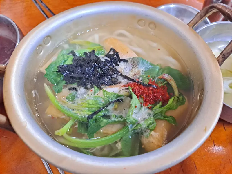 뜨끈한 국물이 일품인 냄비우동