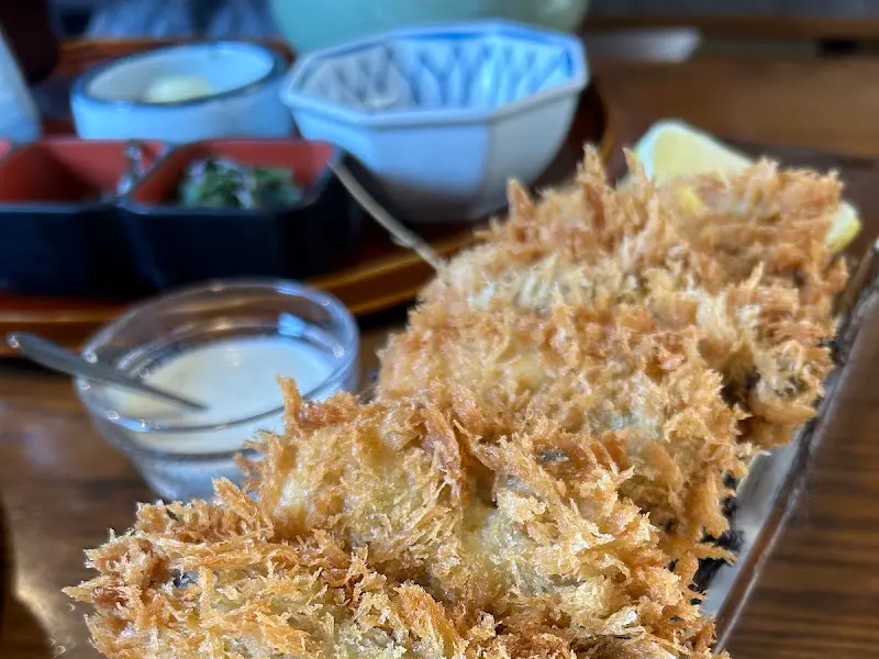 바삭한 튀김옷이 인상적인 생굴 후라이