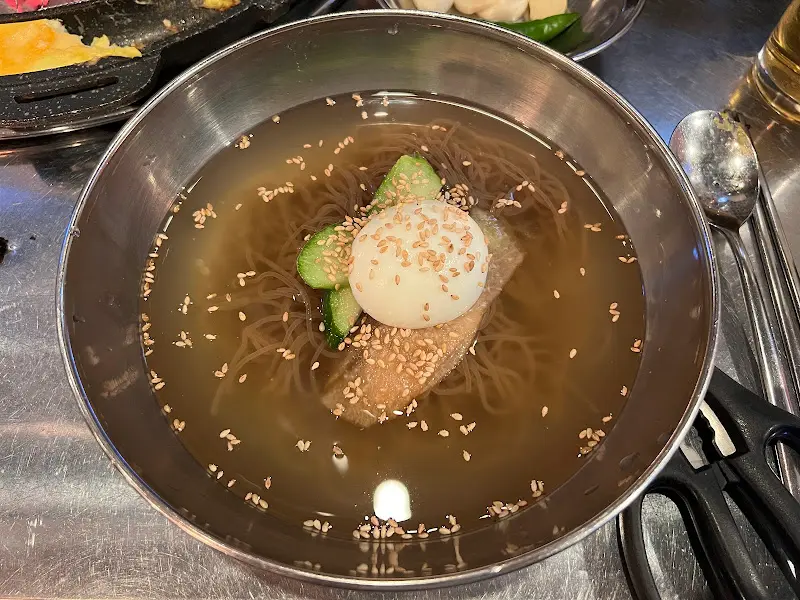 살얼음 동동 물냉면