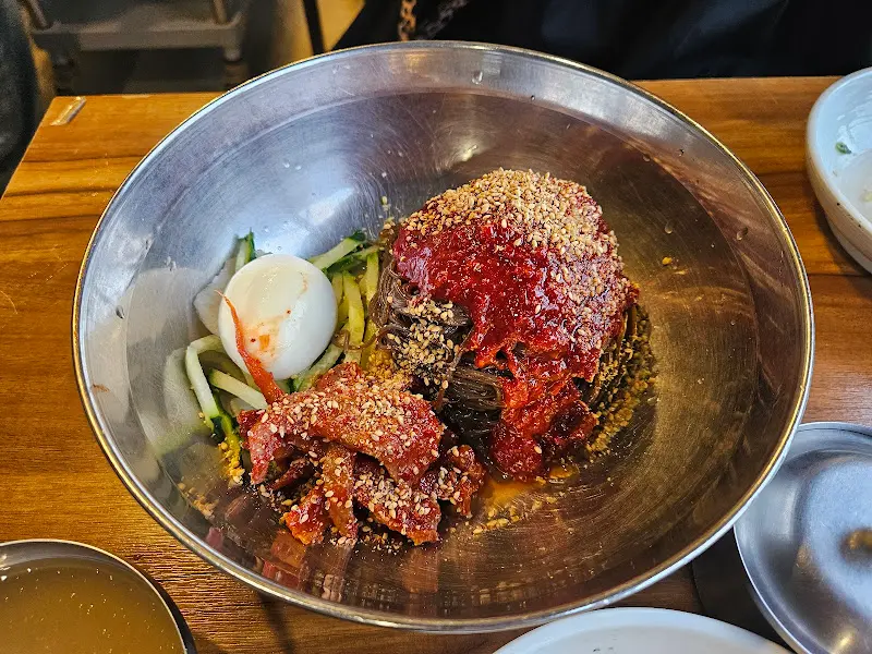 매콤달콤한 비빔냉면