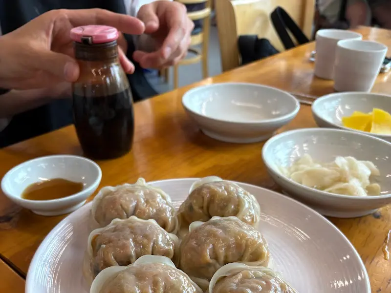 만두와 냉면 한 상 차림