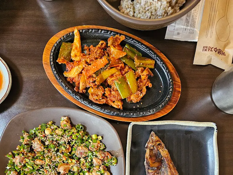 오삼불고기와 꼬막무침