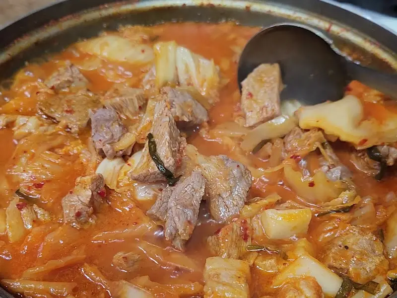 김치찌개 속 돼지고기