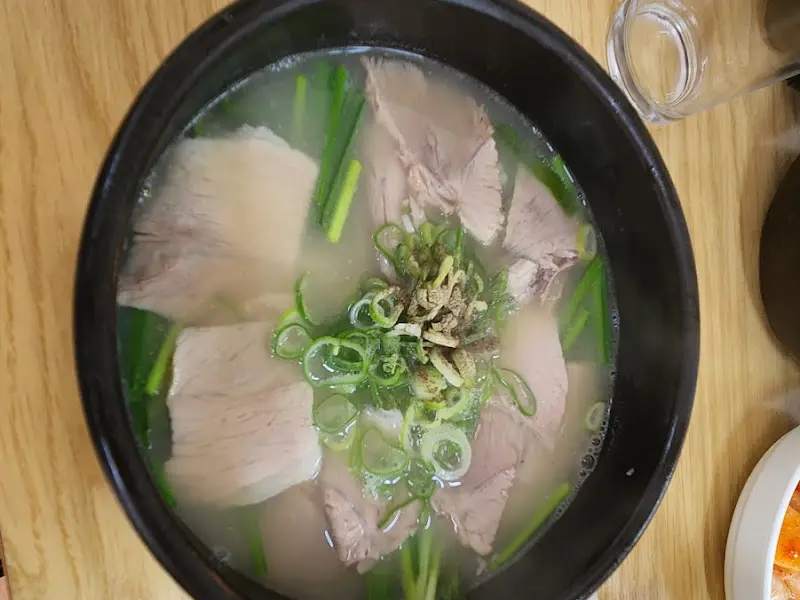 영창돼지국밥 돼지고기