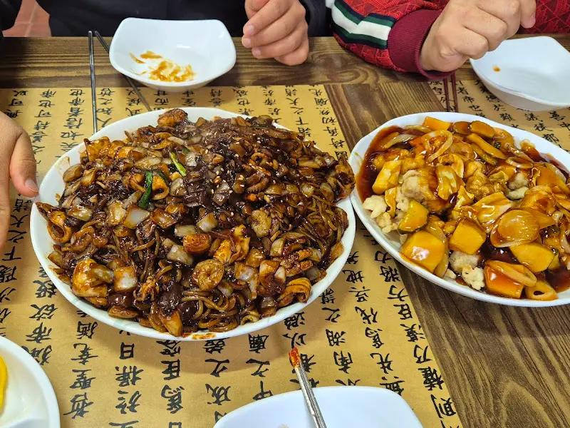 쟁반짜장과 탕수육 한상차림