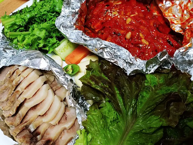 윤기가 자르르 흐르는 보쌈