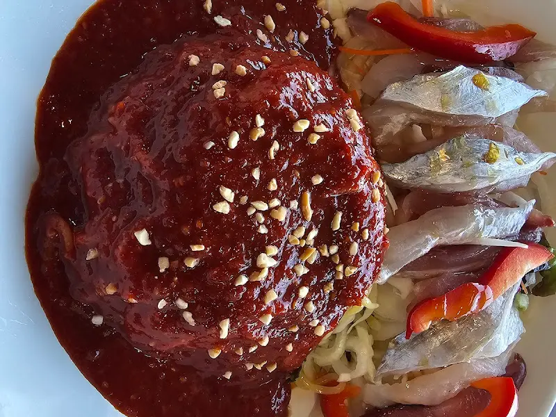 푸짐한 모듬 회국수