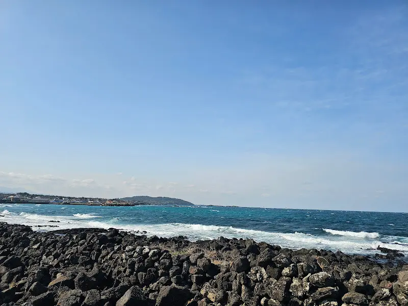 곰막식당 앞 바다