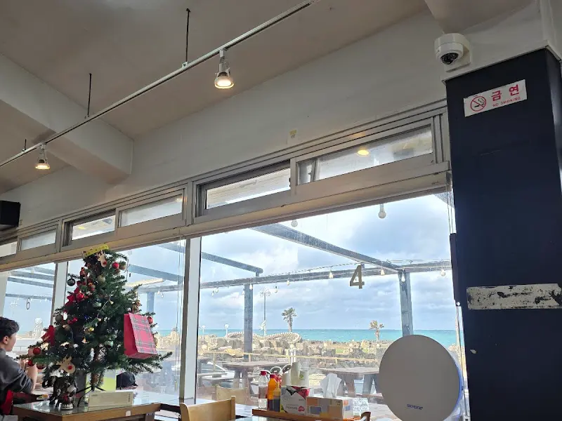 곰막식당에서 바라본 바다