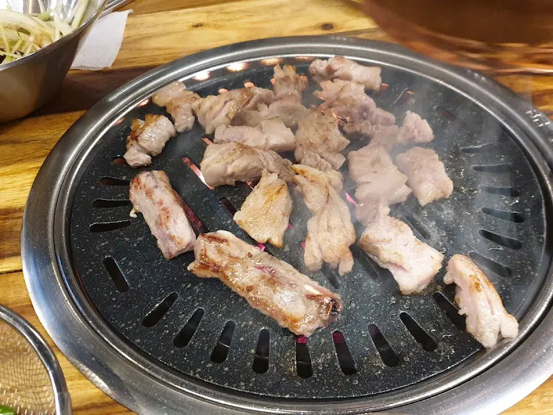 육도갈비 구워진 돼지 생갈비