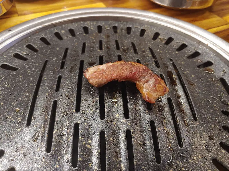 육도갈비 노릇하게 익은 생갈비