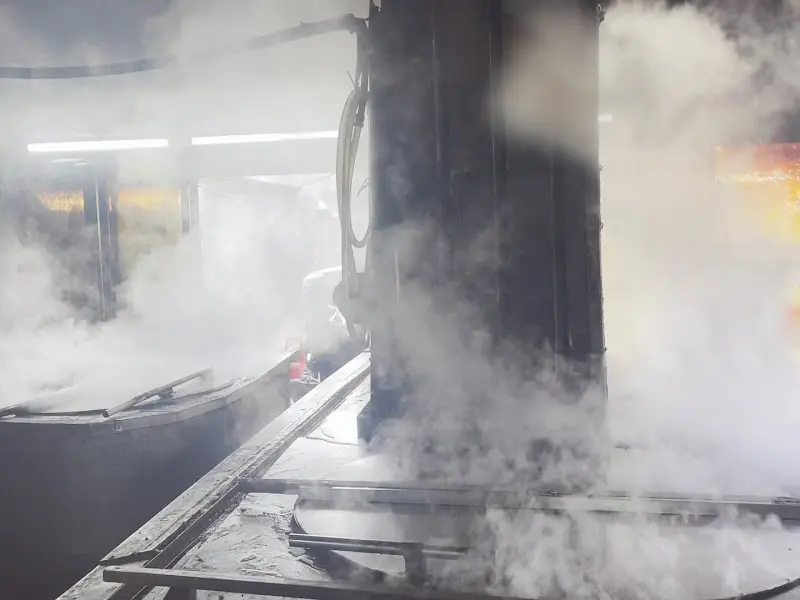 장작불로 곰탕을 끓이는 모습