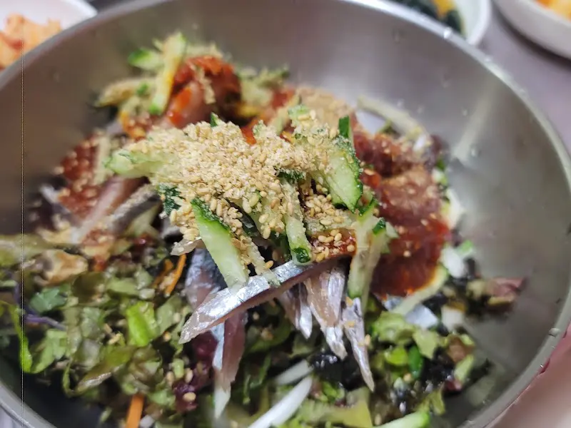 신선한 꽁치물회