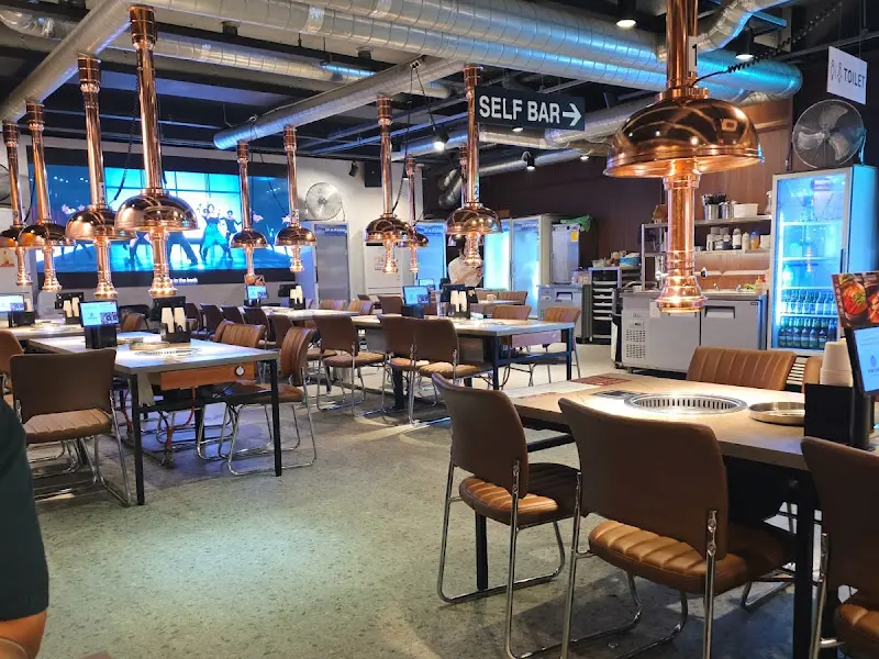 깔끔하게 정돈된 셀프바