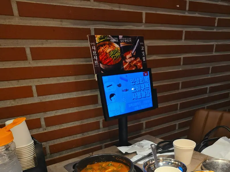 테이블마다 설치된 주문용 태블릿