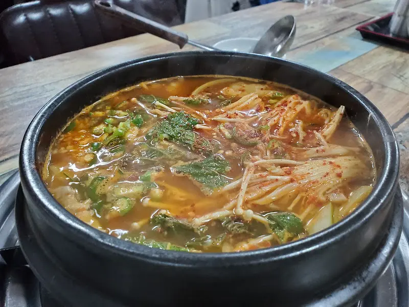 얼큰한 매운탕 국물