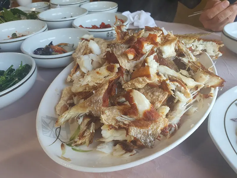 먹기 좋게 손질된 민어구이