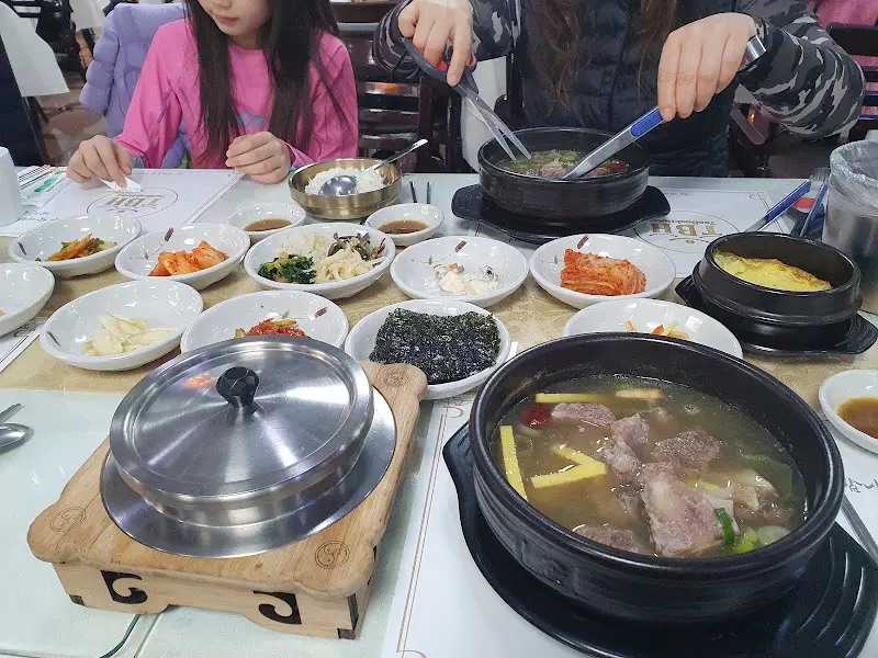 한국관의 푸짐한 상차림